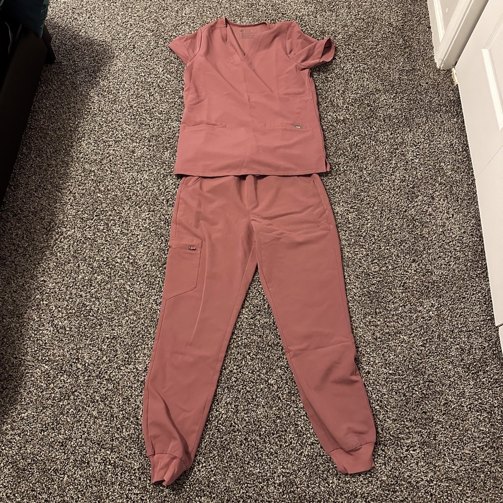 Figs Mauve Limited edition. Worn only once!